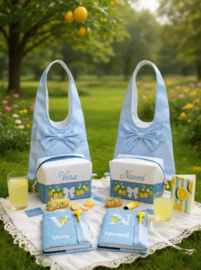 Dames/ meisjes schoudertas licht blauw/ wit streep met strik katoen
