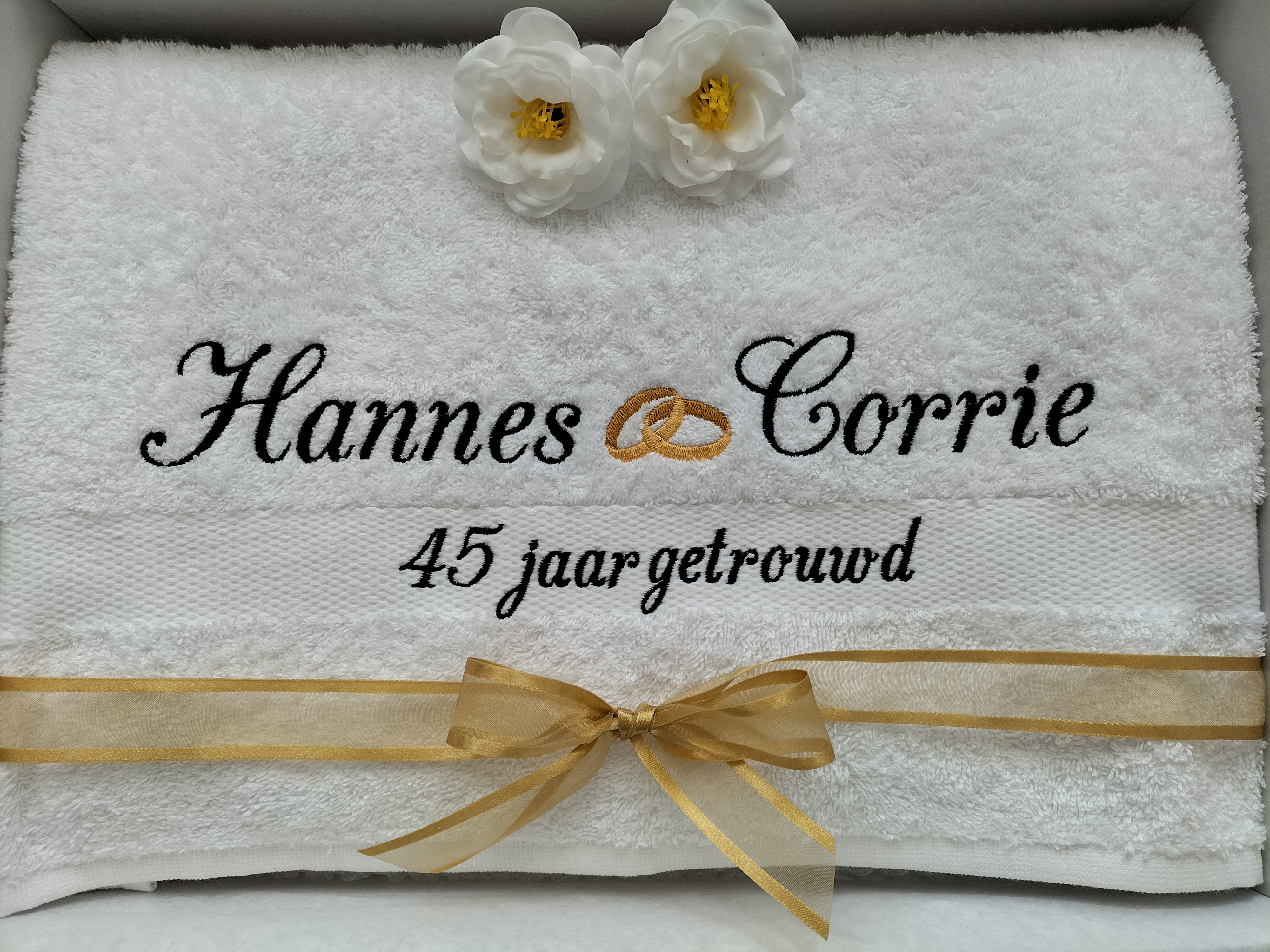 Handdoek wit huwelijksjubileum  45 jaar getrouwd