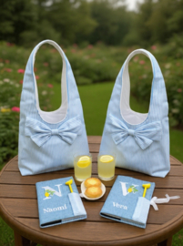 Dames/ meisjes schoudertas licht blauw/ wit streep met strik katoen
