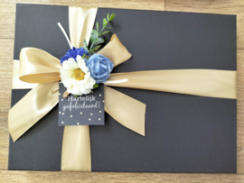 Luxe heren zakdoeken met borduring en initiaal naar wens in geschenkdoos zwart