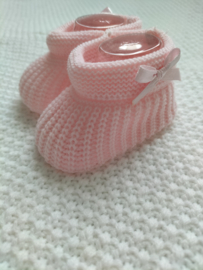 Roze gebreide babyslofjes 0-3 maanden met strikje
