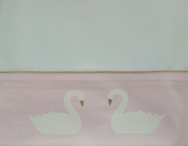 Ledikantlaken 120 cm x 150 cm 'White Swans' witte zwanen in wit - zacht roze - goud