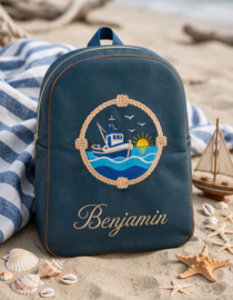 Rugzak jongens nautisch marineblauw kunstleer met geborduurde naam