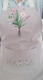 Keukenschort zand linnen veldboeket en naam bloemen in roze, lichtblauw, geel, wit