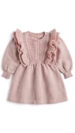 Gebreid babyjurkje oud roze met ruffles in geschenkdoos