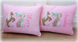 Kinderkussentje paard/ pony roze canvas met goud glitter verjaardagscijfer en naam geborduurd gepersonaliseerd