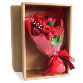 Zeepbloemen boeket in doos rood cadeau