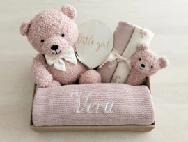 Cadeaupakket wild rose teddybeer  hydrofiel geborduurd met naam Jollein