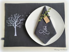 Landelijke linnen antraciet placemat 'besneeuwde boom kristallen' gepersonaliseerd geborduurd