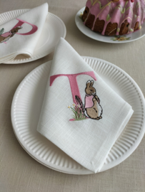 Landelijke linnen off white servet 'letter' gepersonaliseerd geborduurd Peter Rabbit oud roze