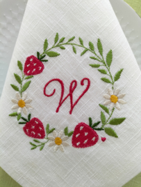 Cadeau bakpakket verjaardag aardbei servet linnen geborduurd letter