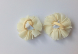 Setje crème haarbloemen op elastiek met parel en strass