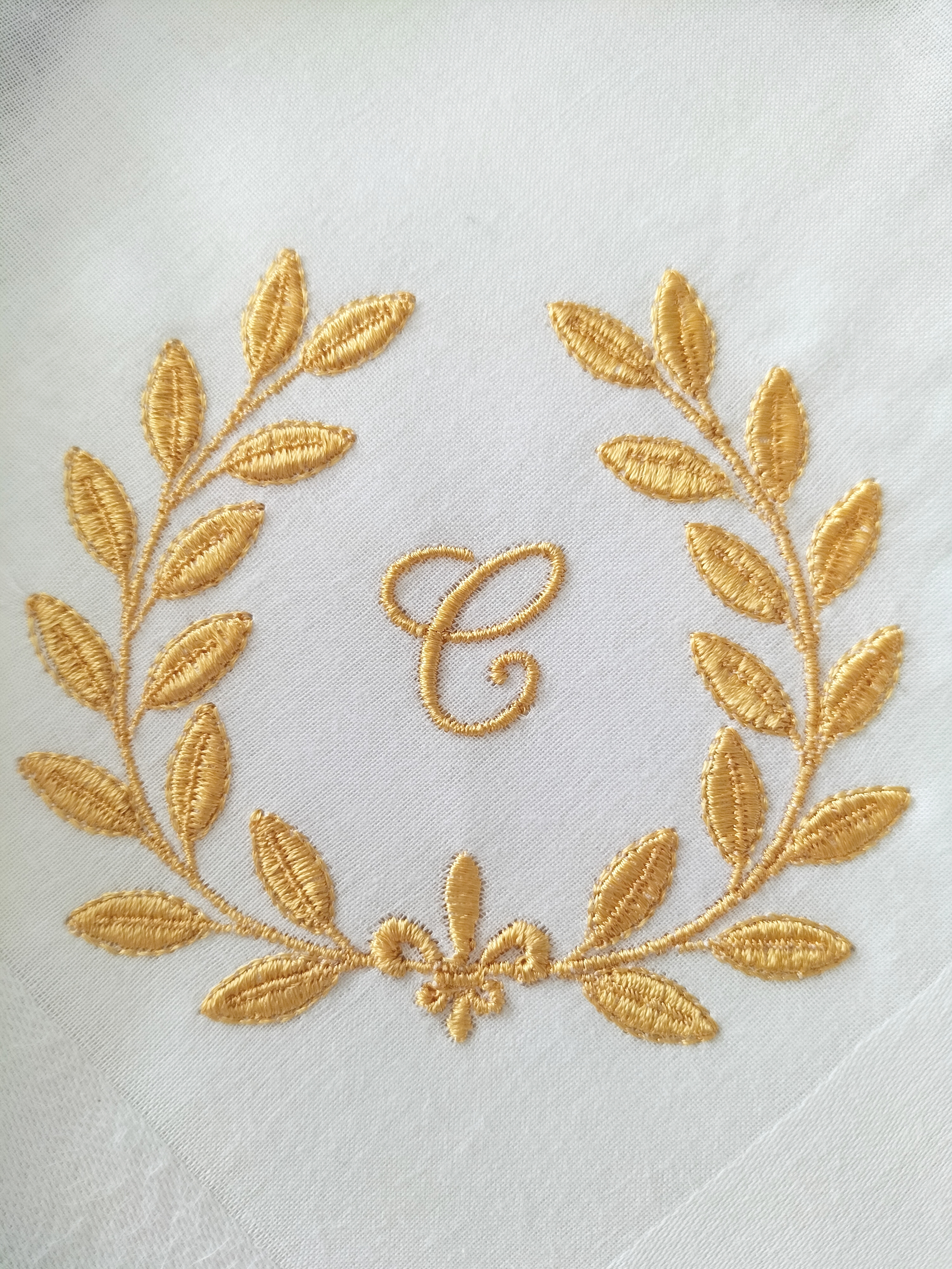 Luxe gepersonaliseerde zakdoeken met geborduurde initialen in geschenkdoos huwelijk