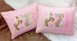 Kinderkussentje paard/ pony roze canvas met goud glitter verjaardagscijfer en naam geborduurd gepersonaliseerd