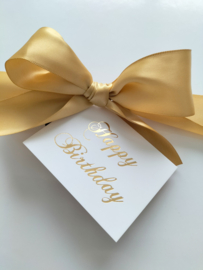 Luxe handdoek 50 x 100 cm wit met naam geborduurd  zeeprozen geschenkdoos
