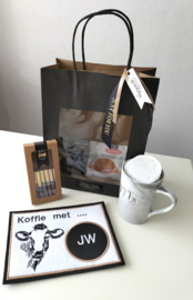 Mok onderzetter 'Koffie met koe(k)' geborduurd koffie pakket
