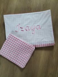 Dekbedovertrek  roze wit ruitje met broderie en geborduurde naam 140 x 200/220 cm