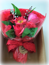 Zeepbloemen boeket in doos rood cadeau
