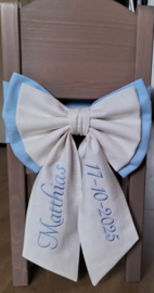 Cadeaupakket stoeltje met beer linnen strik gebreide deken en kaart naam geborduurd  (vanaf prijs)