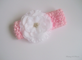 babyhaarbandje roze gehaakt met witte bloem en strass
