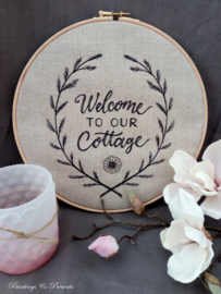 Welkomstbord geborduurd 'Welcome to our cottage' naturel linnen in borduurring