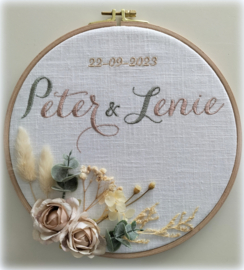Trouwringhouder geborduurd borduurring gepersonaliseerd droogbloemen kaki, beige, eucalyptus groen