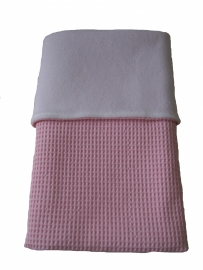 Wiegdeken/ babydeken75 x 100 cm zacht roze wafelstof/ wit fleece met geborduurde naam