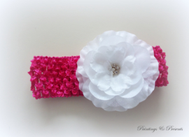 babyhaarbandje fel roze/fuchsia gehaakt met witte bloem/strass