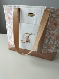 Boodschappen/ handwerktas canvas met geborduurde bloemenletter initiaal English garden