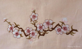 Licht roze kussen gewassen linnen kersenbloesem/ sakura 33 x 47 cm