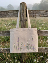 Stone washed linnen tas met geborduurde veldbloemen zand/ beige