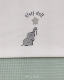 Wieglaken 75 cm x 100 cm in wit/ grijs olifantje ster 'Sleep well' geborduurd