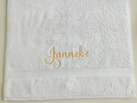 Luxe handdoek 50 x 100 cm wit met naam geborduurd  zeeprozen geschenkdoos