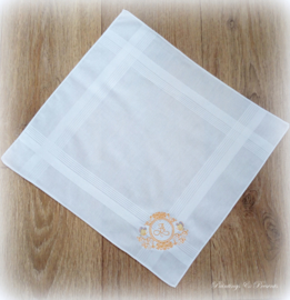 Geborduurde zakdoek wit met krans/ vlinders en letter/ initialen/ monogram in goud