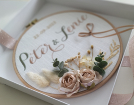 Trouwringhouder geborduurd borduurring gepersonaliseerd droogbloemen kaki, beige, eucalyptus groen