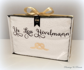 Luxe baddoek 50 x 100 cm wit met naam/maritiem scheepstouw geborduurd in zwart/goud