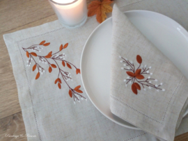Landelijke set linnen servet en placemat 'tak herfstbessen' geborduurd