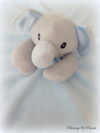 Knuffeldoekje olifant grijs/zwart/ licht blauw met naam geborduurd