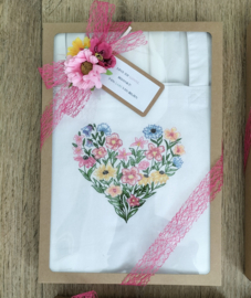Wit katoen tas met hengsel bloemenhart borduring