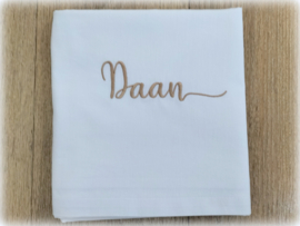 Ledikantlaken 120 cm x 150 cm in wit/ beige/ bruin met naam geborduurd