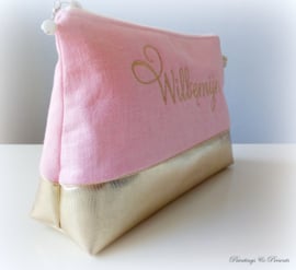 Toilettas goud kunstleer roze gewassen linnen met geborduurde naam