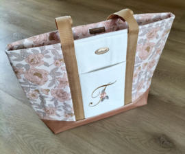 Boodschappen/ handwerktas canvas met geborduurde bloemenletter initiaal English garden