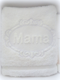 Luxe handdoek 50 x 100 cm wit met embossing borduring mama 'moederdagcadeau'