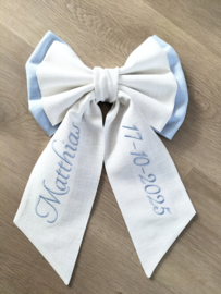 Cadeaupakket stoeltje met beer linnen strik gebreide deken en kaart naam geborduurd  (vanaf prijs)