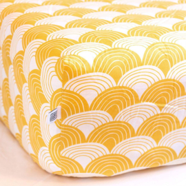 Swedish Linens RAINBOWS | Hoeslaken | 60x120cm | Mustard yellow