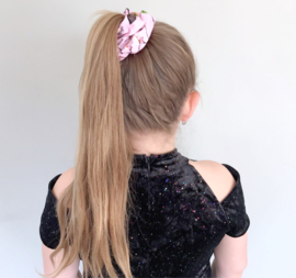 Ollie & Flo scrunchie wokkel lichtroze met bloemen