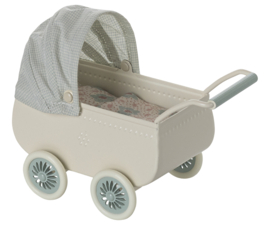 Maileg kinderwagen met babymuis mint