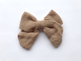 By Mev Haarclip Mary Linnen taupe 10cm