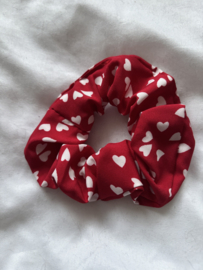 Scrunchie met hartjes
