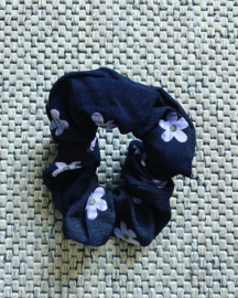 Scrunchie met lila bloemetjes